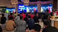 Sesi nonton bareng FIFA ASEAN Cup antara Timnas Indonesia vs Malaysia di SOL Collective Space, SCBD. (Liputan6.com/Deniz Akbar)