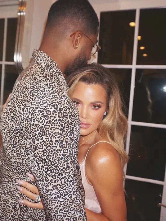 "Khloe merasa bahwa Tristan adalah ayah yang hebat dan sekarang sudah berubah menjadi orang yang lebih baik dalam hubungan mereka," ujar sumber. (instagram/khloekardashian)