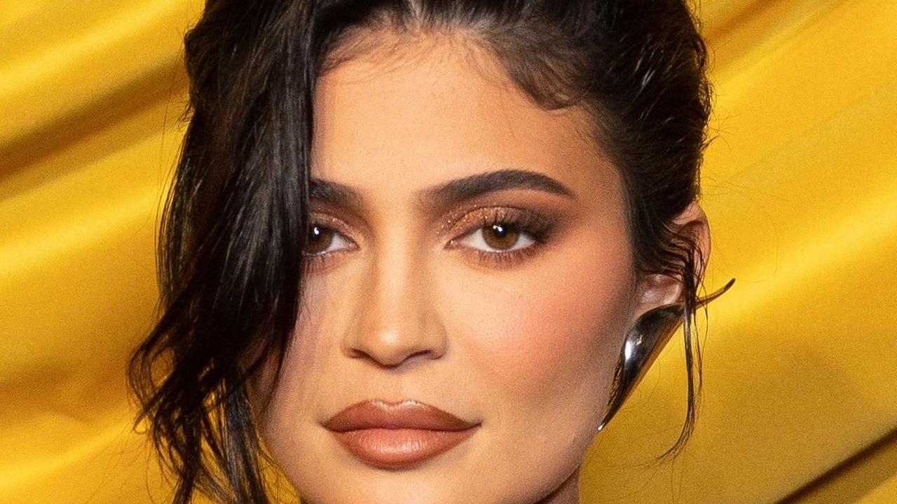 Pada 2015 ketika pertama kali dirilis, Kylie Lip Kit menjadi produk yang paling populer dan ludes terjual 15.000 unit hanya dalam waktu beberapa menit saja.