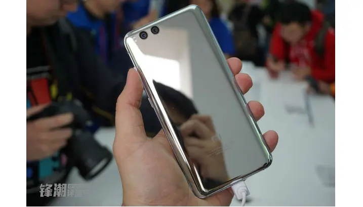 Tampilan Xiaomi Mi 6 edisi Silver (Sumber: Gizmochina)