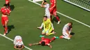 Ekspresi kecewa pemain Bayern Munchen, Harry Kane (kanan) setelah gagal mencetak gol ke gawang Benfica dalam laga lanjutan Grup C Piala Dunia Antarklub 2025 melawan Bayern Munchen di Bank of America Stadium, Charlotte, Amerika Serikat, Rabu (25/06/2025) WIB. (AFP/Michael Reaves)