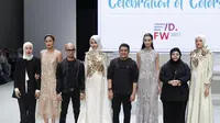 Intip tren warna makeup yang diangkat oleh Wardah di panggung Indonesia Fashion Week 2017 di sini.