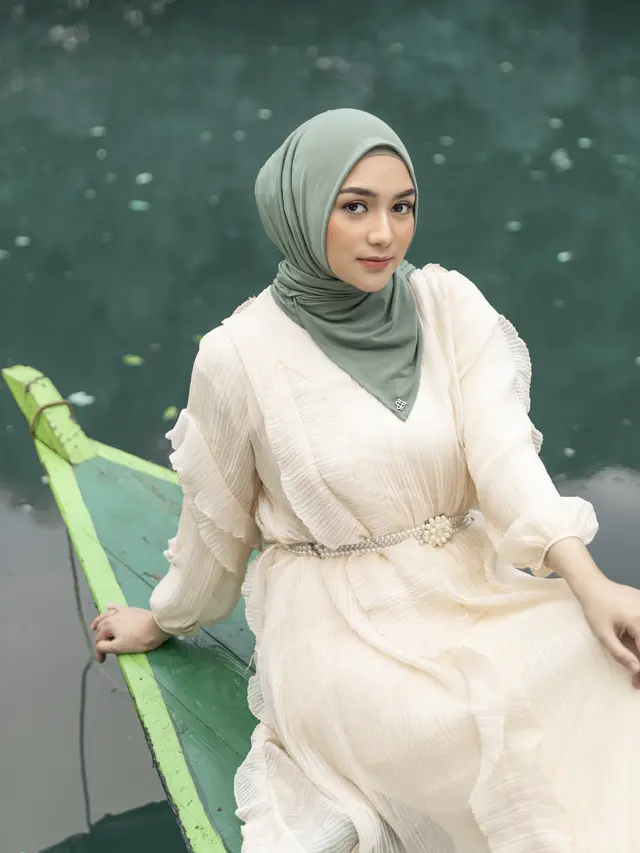 Citra Kirana kenakan kerudung Instan dari brand lokal