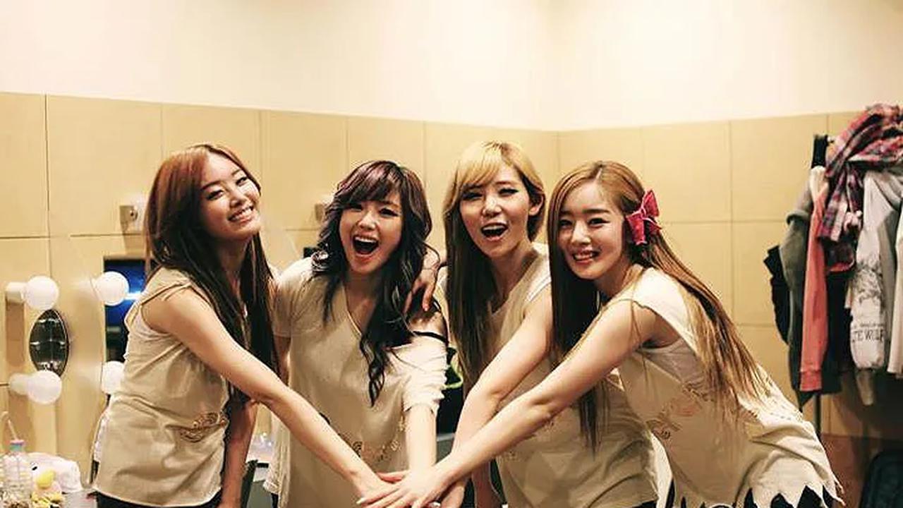 Secret siap tampil dalam program musik. Semoga mereka segera sembuh Â©dkpopnews.net