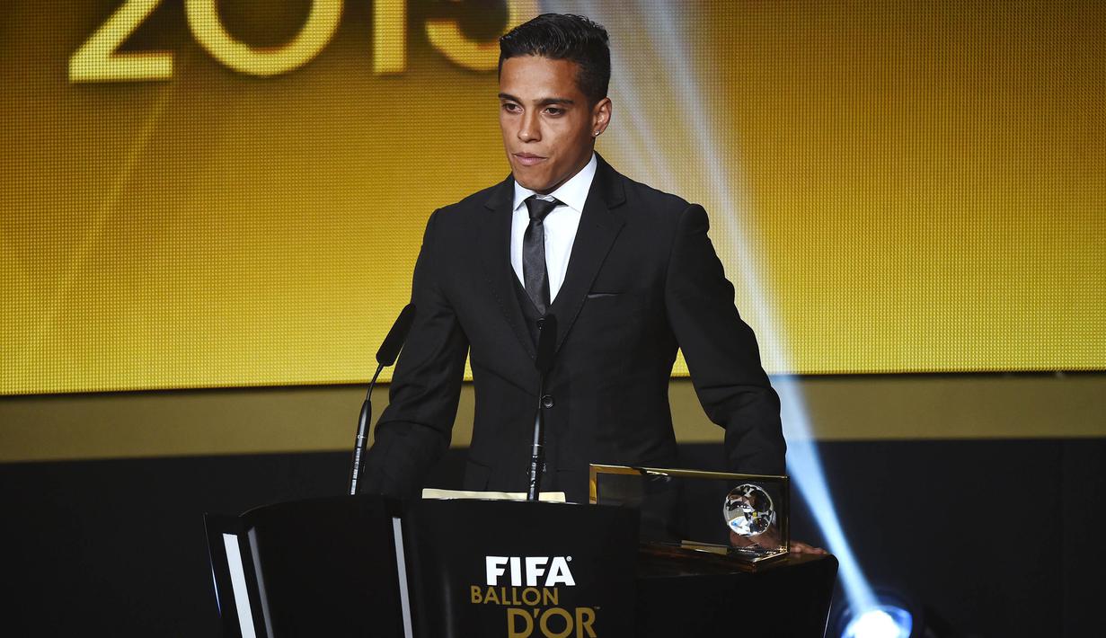 5. Wendell Lira - Sempat dikenal saat gol nya mengalahkan Lionel Messi dalam perebutan Puskas Award 2015, gelandnag yang sempat ditaksir AC Milan tersebut selalu sibuk dengan cedera yang terus menghantui. Ia memutuskan gantung sepatu dan kini menjadi Game