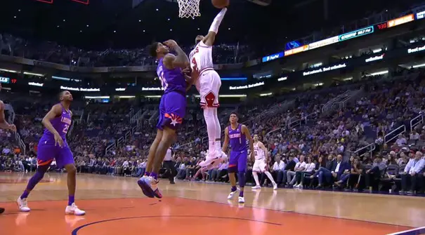 DeAndre Ayton dan Devin Booker masing-masing mencatat 25 poin tetapi Robin Lopez 24 poin memimpin Bulls atas Matahari.