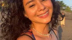 Meski terpapar sinar matahari, wajah Sahila Hisyam tetap sehat yang terlihat dari unggahannya tanpa menggunakan makeup. (FOTO: instagram.com/sahilahisyam/)