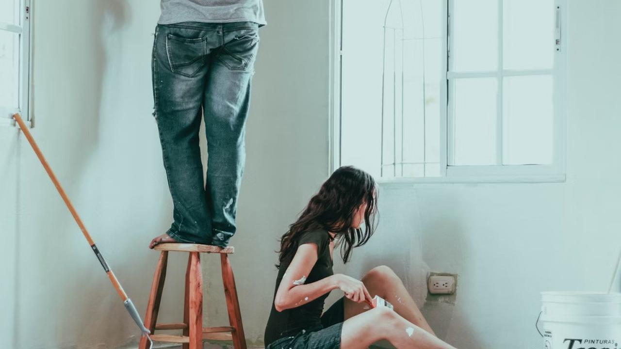 8 Tips Renovasi Rumah Tua Low Budget, Perbaiki Hunian dengan Anggaran Bersahabat
