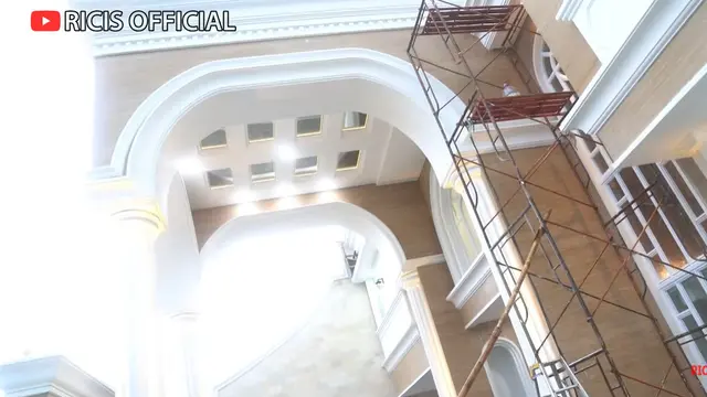 Potret Tampilan Depan Rumah Baru Ria Ricis