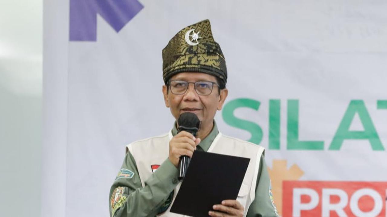 Mahfud MD resmi mundur dari jabatan Menko Polhukam. Mahfud telah menyampaikan surat pengunduran diri kepada Presiden Jokowi di Istana Negara.&nbsp;