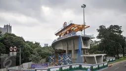 Proyek Simpang Susun Semanggi terus dikebut pengerjaannya, Jakarta, Rabu (23/2). Gubernur DKI Jakarta Basuki Tjahaja Purnama (Ahok) menargetkan proyek tersebut rampung pada Agustus 2017. (Liputan6.com/Yoppy Renato)