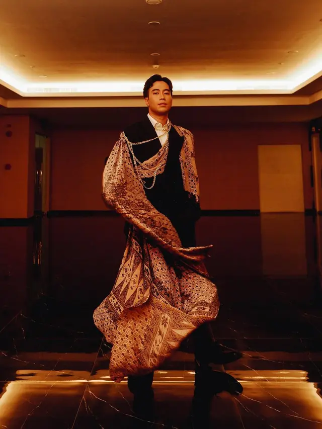 Ketika Vidi Aldiano Konsisten Berbatik Saat Manggung