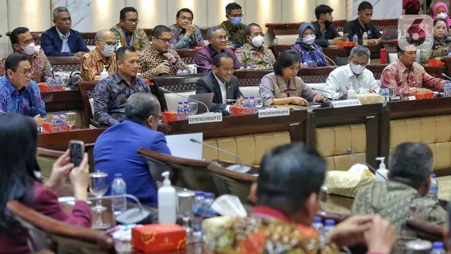 Menteri Keuangan dan Kepala BKPM Rapat Kerja Bahas RUU PPSK