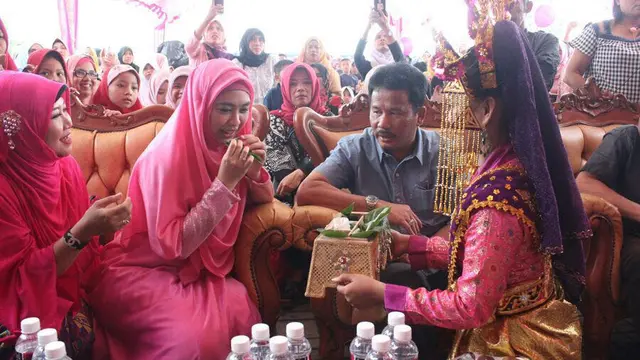 Oki Setiana Dewi