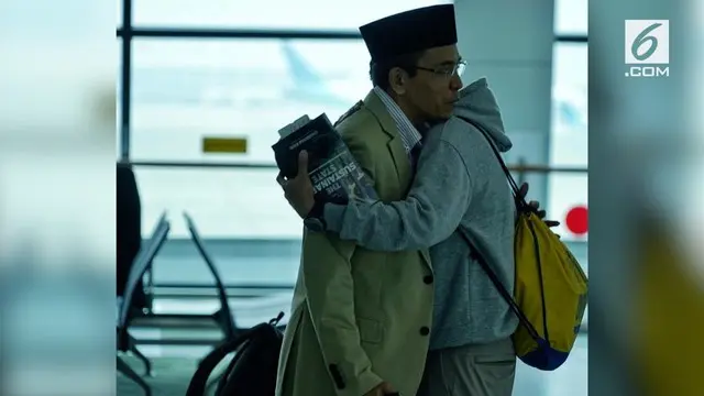VIDEO: Pelukan TGB dan Sandiaga di Bandara