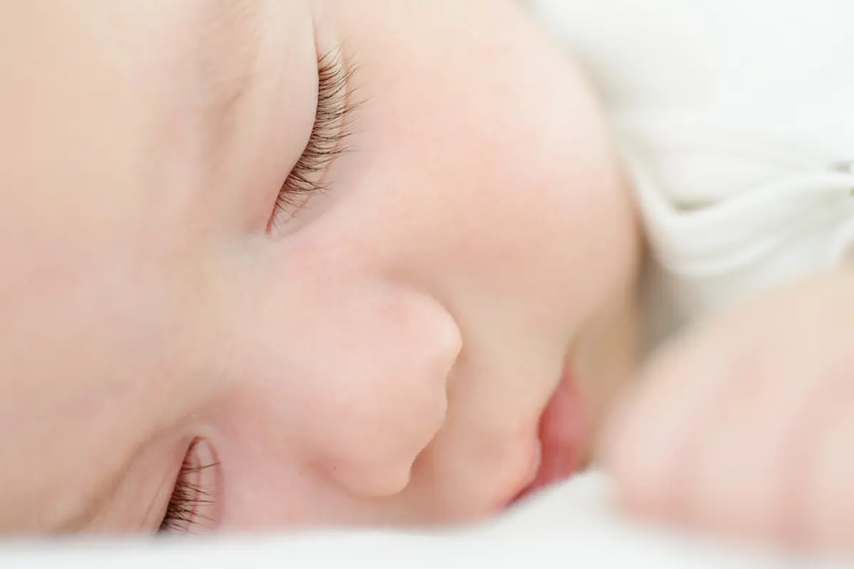 3 Bahan Alami yang Bisa Melentikan Bulu Mata Si Bayi