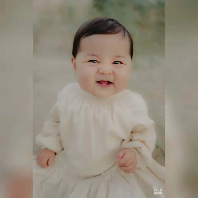 Potret cantik Baby Nova dengan senyumannya (Instagram/graciaz14)