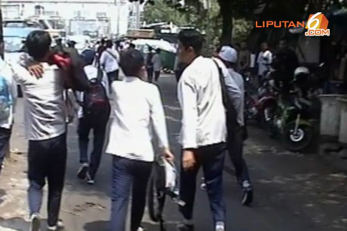 tawuran-pelajar-130913d.jpg