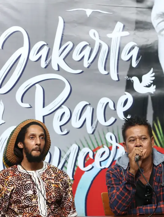 "Semoga hari ini jadi sejarah yang penting untuk musik reggae di Indonesia dan bisa menjadikan kita memperdalam visi musik reggae yang mengedepankan perdamaian," tandasnya. (Bambang E Ros/Bintang.com)