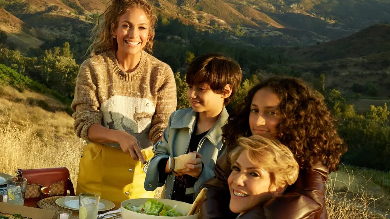 Coach Family - Jennifer Lopez