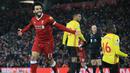Mohamed Salah. Sayap kanan Mesir berusia 29 tahun yang kini menjalani musim ke-5 bersama Liverpool ini juga pernah mencetak 4 gol dalam satu laga di Liga Inggris musim 2017/2018, musim pertama ia berseragam The Reds. Momen itu terjadi di pekan ke-31 saat Liverpool menjamu Watford, 17 Maret 2018 dalam laga yang berakhir 5-0. Ia pun menjadi top skor di musim tersebut dengan torehan 32 gol. (AFP/Lindsey Parnaby)