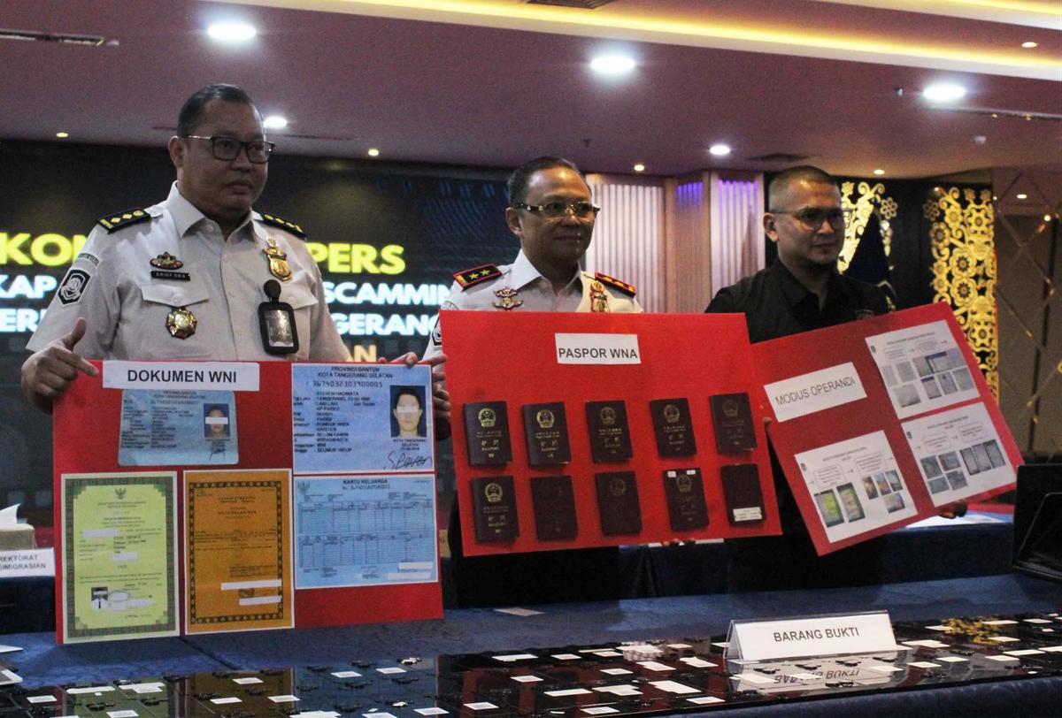 FOTO: Imigrasi Bongkar Sindikat Love Scamming Internasional Berbasis AI di Tangerang