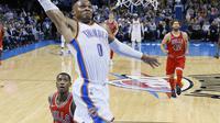 Russel Westbrook makin benamkan Chicago Bulls di NBA (AP Photo/Sue Ogrocki)