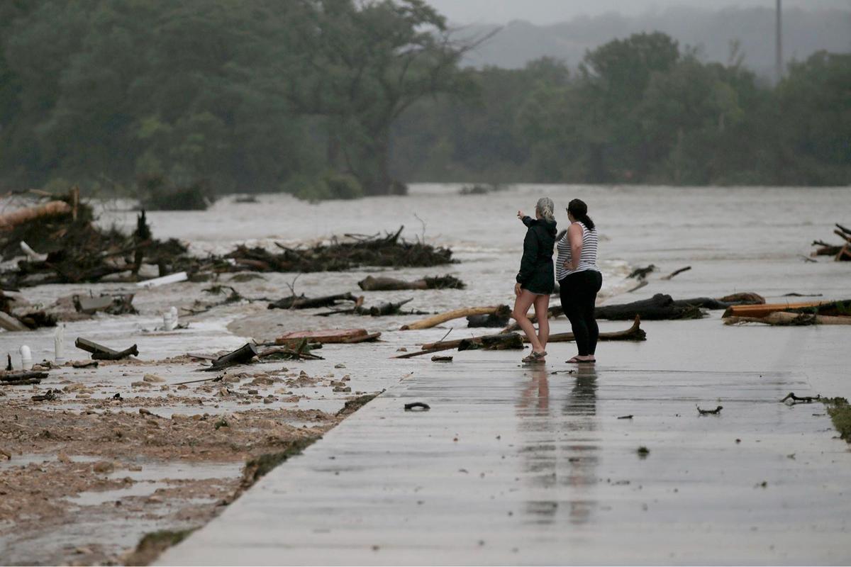 FOTO: Banjir Bandang Terjang Texas, 24 Orang Tewas dan Puluhan Hilang