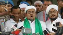 Pimpinan FPI, Muhammad Rizieq Shihab memberi keterangan usai menjalani pemeriksaan di Bareskrim, Jakarta, Rabu (23/11). Pemeriksaan beragendakan melengkapi berkas sebelumnya di tingkat penyelidikan. (Liputan6.com/Immanuel Antonius)