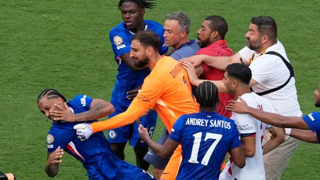 Foto: Detik-detik Luis Enrique Serang Joao Pedro Hingga Terkapar di Final Piala Dunia Antarklub 2025