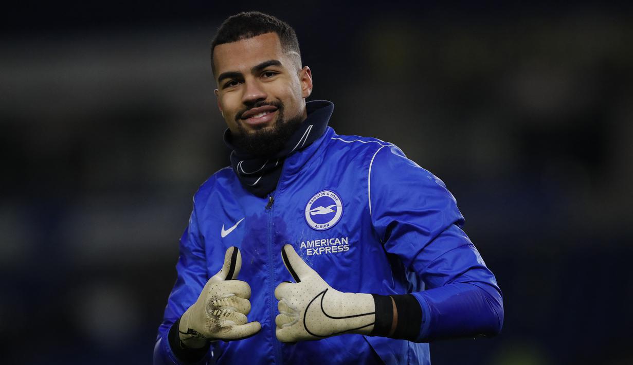 Robert Sanchez. Kiper asal Spanyol berusia 23 tahun ini total 2 kali melakukan clean sheets dari 5 laga bersama Brighton and Hove Albion. Di pekan kelima, meski kebobolan 1 gol, Brighton menang 2-1 atas Leicester City dan membawa Brighton di posisi ke-4 klasemen sementara. (AFP/Pool/Andrew Couldridg