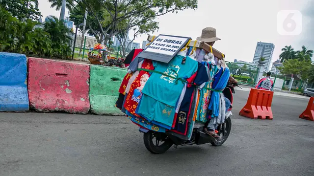 Mencari Peruntungan di Monas