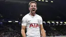 1. Harry Kane (Tottenham Hotspur) - Overall 90 (Naik 1 Poin). (AP/Anthony Devlin)