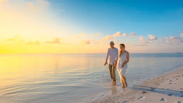 Arti Mimpi Pergi ke Pantai Bersama Orang Terdekat