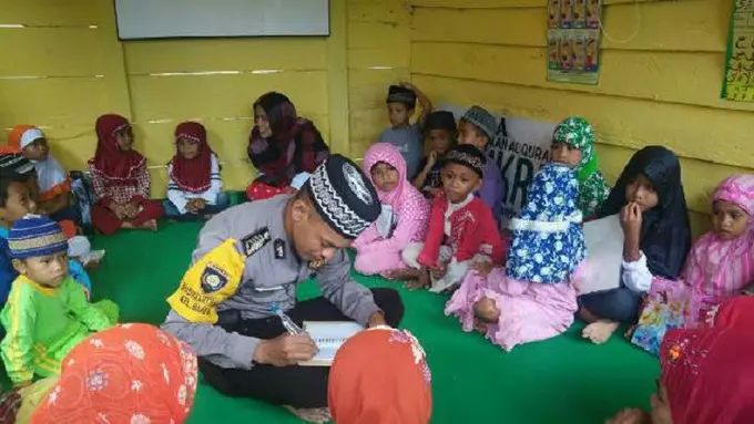 [Bintang] Seorang Polisi Ubah Lokasi Miras Jadi Tempat Pengajian