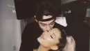 Mac masih mencintai Ariana dan ia benci saat mereka memamerkan hubungan tersebut. (instagram/arianagrande)