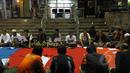 Sejumlah masyarakat menggelar istighosah di halaman Gedung KPK, Jakarta, Minggu (1/2/2015). Istighosah dilakukan sebagai bentuk dukungan kepada Komisi Pemberantasan Korupsi (KPK)‎. (Liputan6.com/Andrian M Tunay)