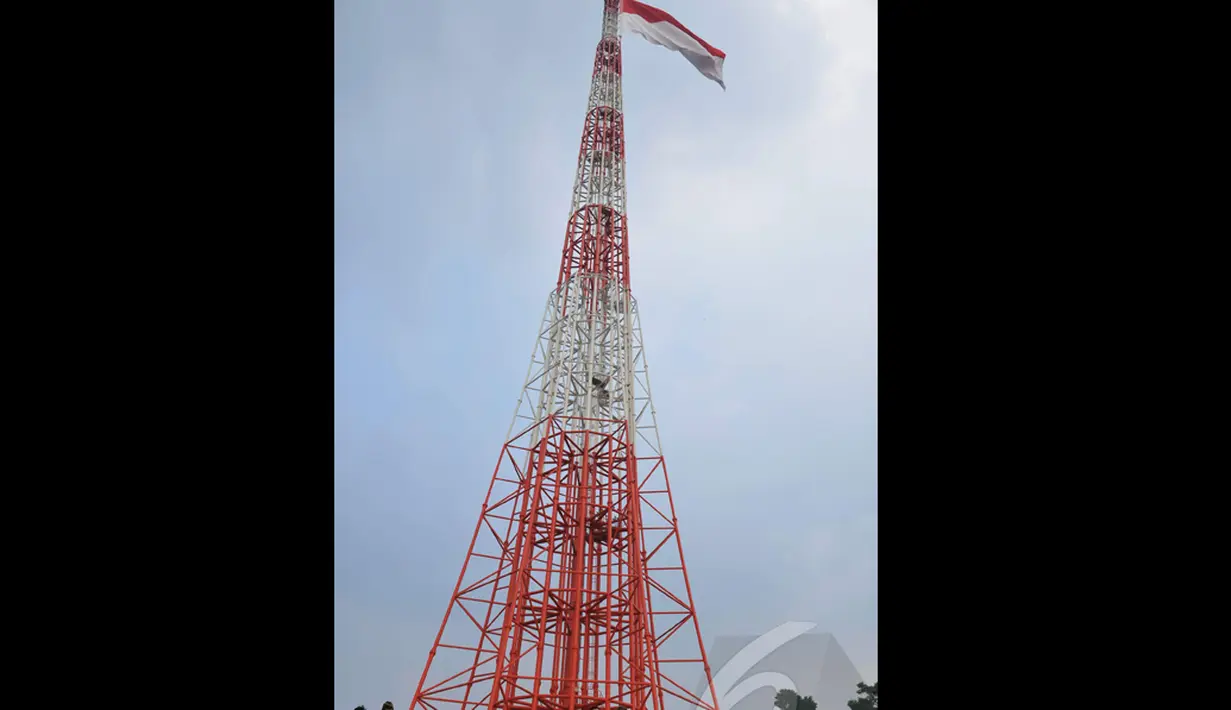 Menara Bendera Merah Putih yang berdiri pada ketinggian 410 meter di atas permukaan laut menjadi menara bendera tertinggi di Indonesia dan ketiga di dunia), Bogor, Selasa (18/8/2014) (Liputan6.com/Johan Tallo)