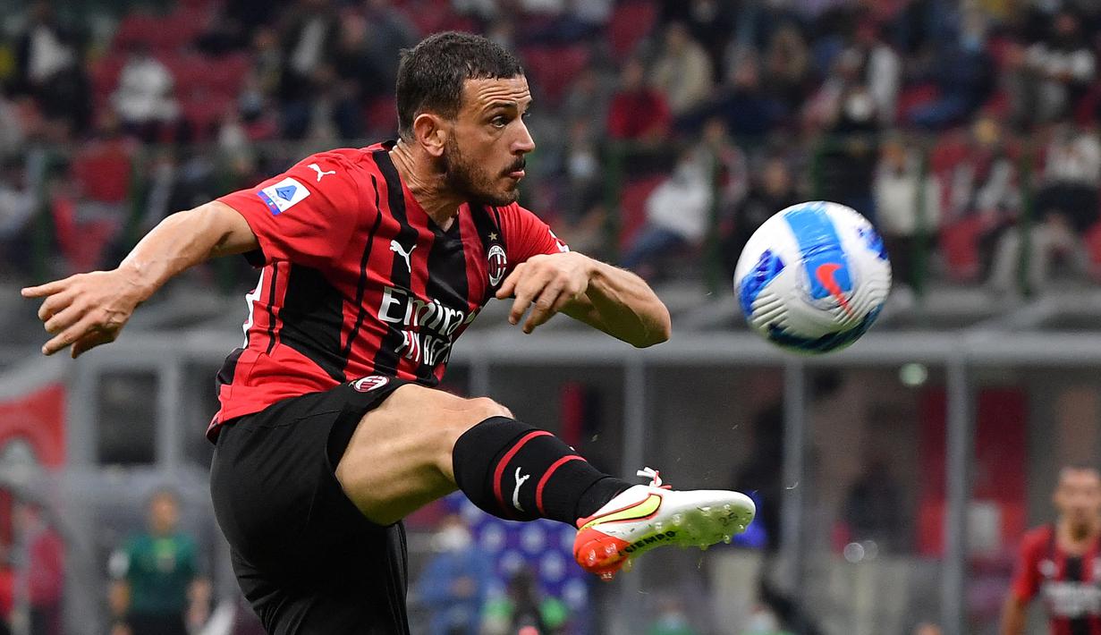 Pemain pinjaman AC Milan dari AS Roma, Alessandro Florenzi merupakan pemain sepak bola yang serba bisa. Buktinya, ia mampu bermain di 8 posisi yaitu bek kanan, bek kiri, sayap kanan, sayap kiri, gelandang tengah, gelandang serang, penyerang sayap kanan, dan penyerang sayap kiri. (AFP/Tiziana Fabi)