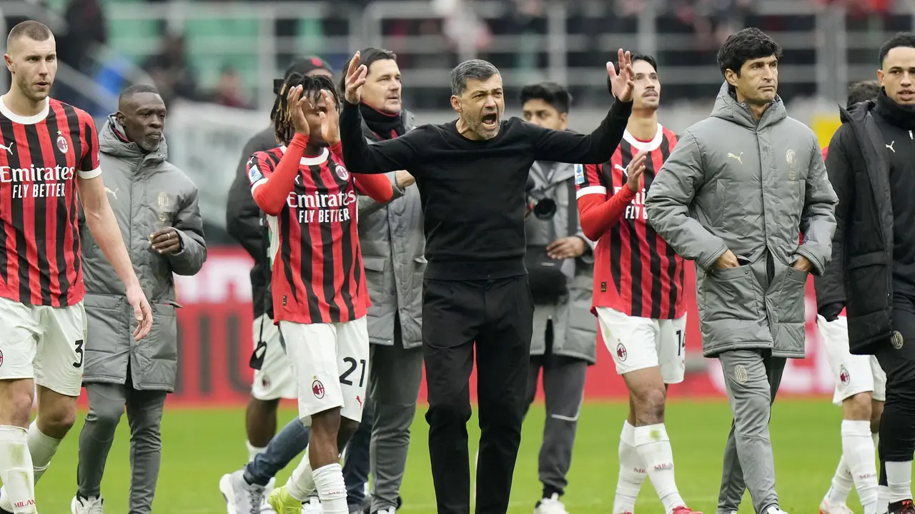 Foto: Keributan Kapten dan Pelatih Warnai Kemenangan Comeback AC Milan di Liga Italia