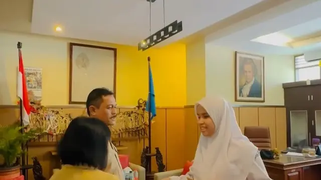 Potret Putri Ariani Lulus dari SMM Yogyakarta, Dapat Ucapan Selamat dari Para Guru
