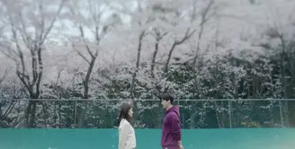 Nevertheless menghadirkan realita berbeda dalam kisah cinta. Tak sedikit yang mengalami pengalaman cinta seperti Yu Na Bi dan Park Jae Eon. Meski kadang menyebalkan, cerita dalam Nevertheless mampu membuat penonton merasakan debaran saat jatuh cinta. (Foto: Netflix)