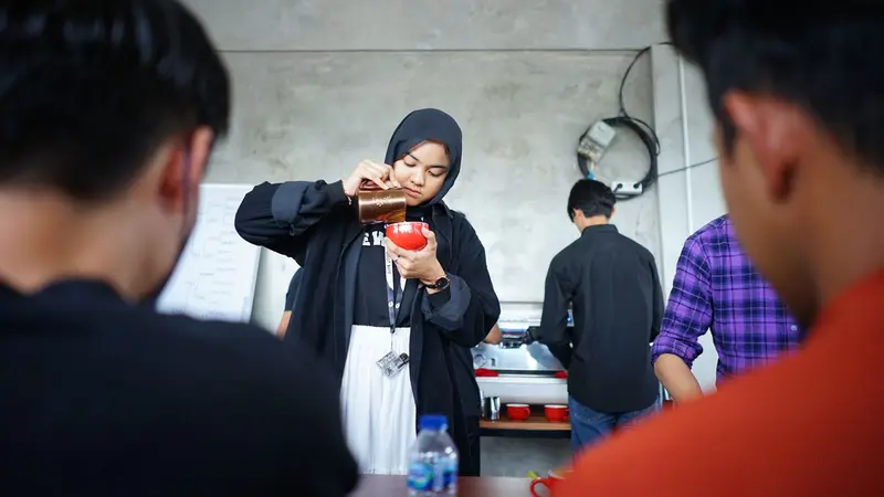 Bersaing Teknik Latte Art, Barista Perempuan Juga Bisa Jadi Juara