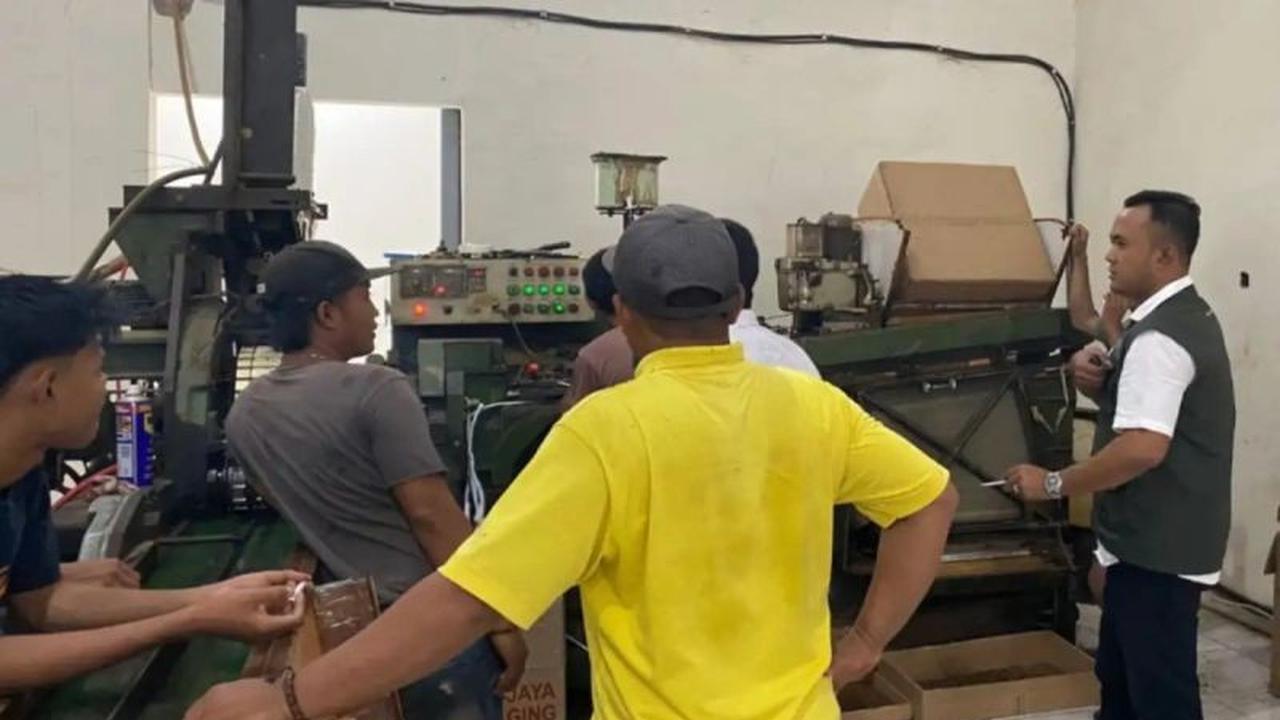 Terungkap! Mengapa 96 Mesin Linting Rokok Pamekasan Belum Bersertifikat? Pemprov Jatim Turun Tangan Bantu Sertifikasi