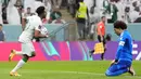 Sayangnya, Timnas Arab Saudi baru berhasil memangkas defisit gol menjadi 1-2 saat laga memasuki injury time babak kedua lewat gol kapten tim Salem Al Dawsari. (AP/Manu Fernandez)