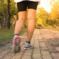 Japanese interval walking mengajak tubuh bergerak dengan intensitas berbeda melalui pergantian jalan cepat dan jalan santai dalam satu sesi. (Foto/Dok: Magnific)