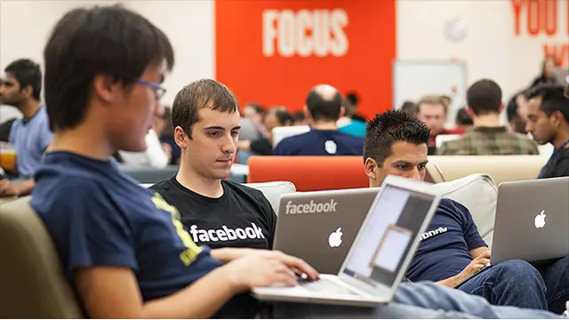 Karyawan Facebook Dilarang Pakai Smartphone Canggih?