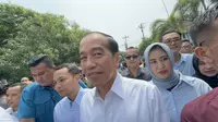 Melihat Koleksi di Pasar Klitikan Notoharjo Solo