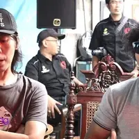 Ivanka, Kaka, dan Bimbim Slank mengajak para Slankers untuk ikut melakukan tes HIV/AIDS. Bahkan, Slank memiliki tempat untuk para Slankers yang terkena HIV dan mencoba untuk memberikan kesibukan yang positif kepada mereka.