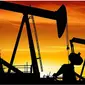 Harga minyak menguat didorong aksi pelaku pasar setelah harga minyak melemah tajam pada pekan lalu.
